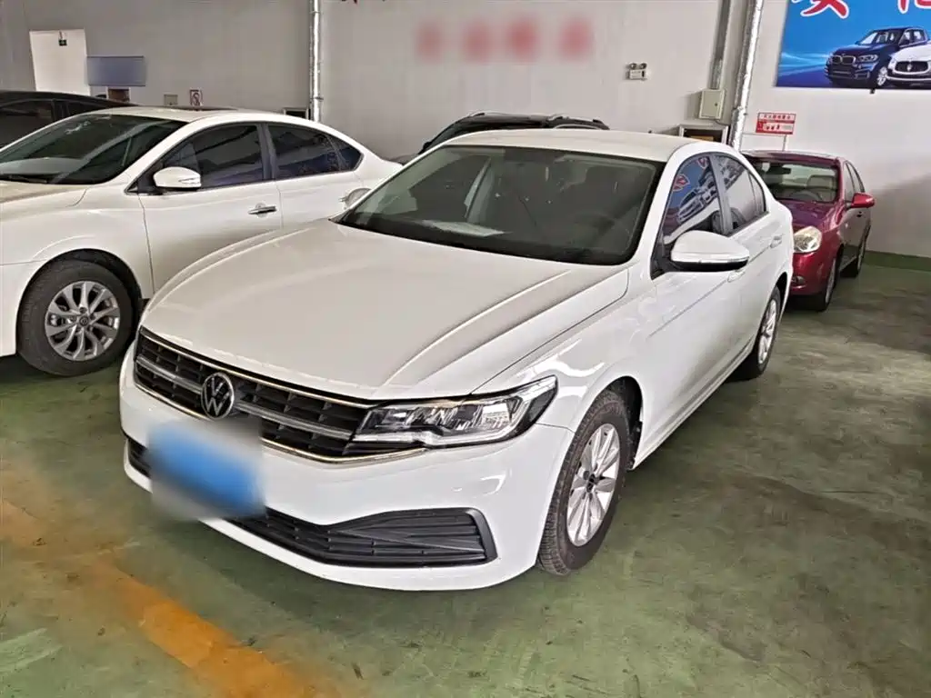 VOLKSWAGEN BORA