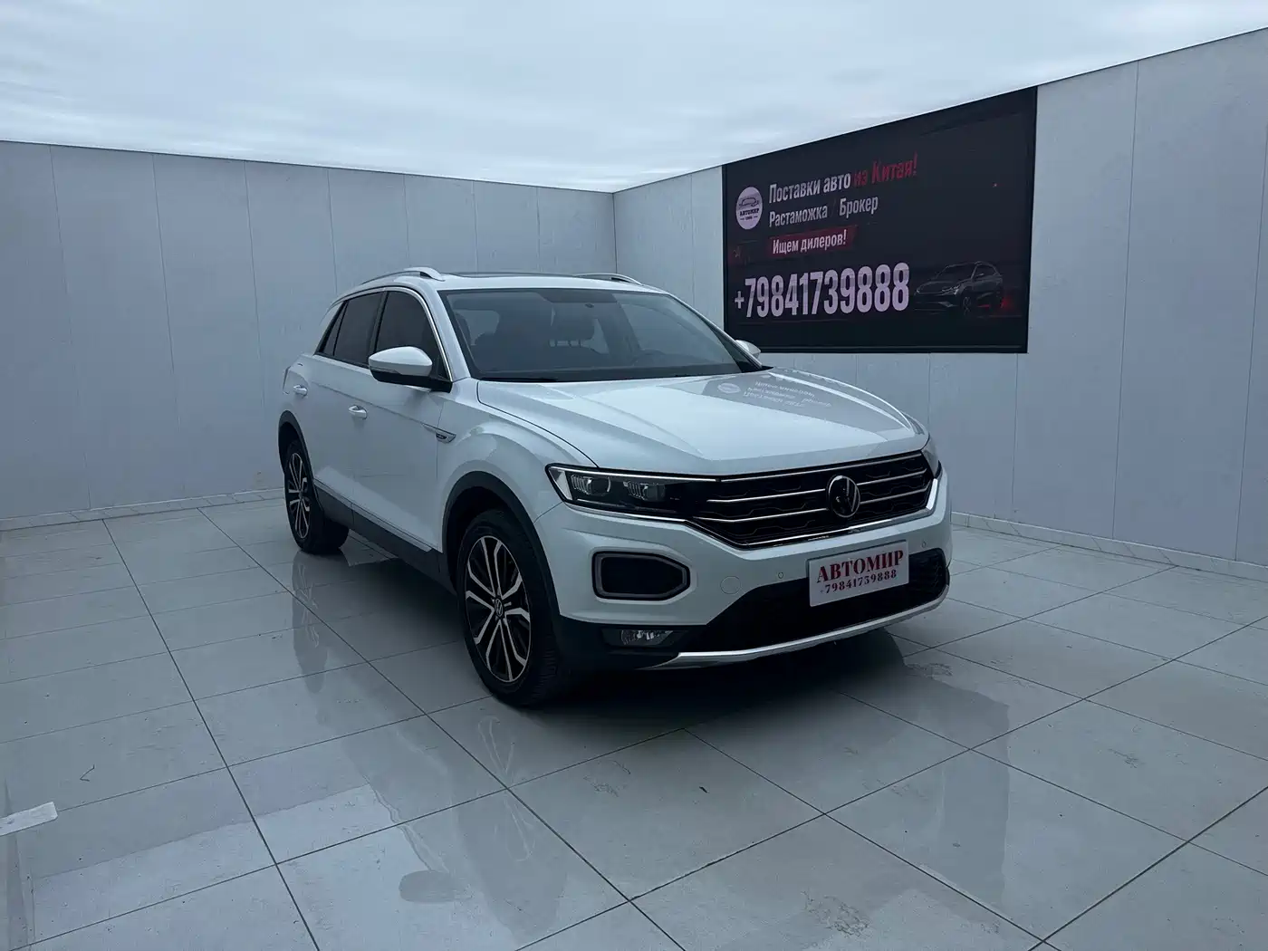 Volkswagen T-Roc, миниатюра 2
