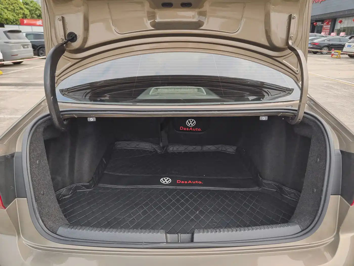 Volkswagen Sagitar 2015 230TSI Automatic Luxury фото 17