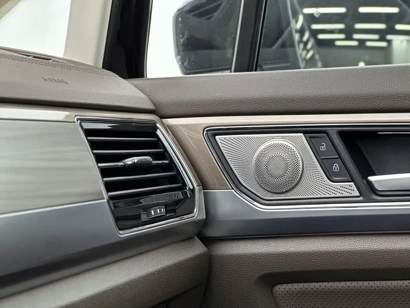 Volkswagen Viloran 2020 330TSI Luxury Edition фото 10