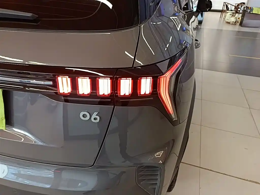 Lynk & Co 06 2020 1.5T Halo фото 8