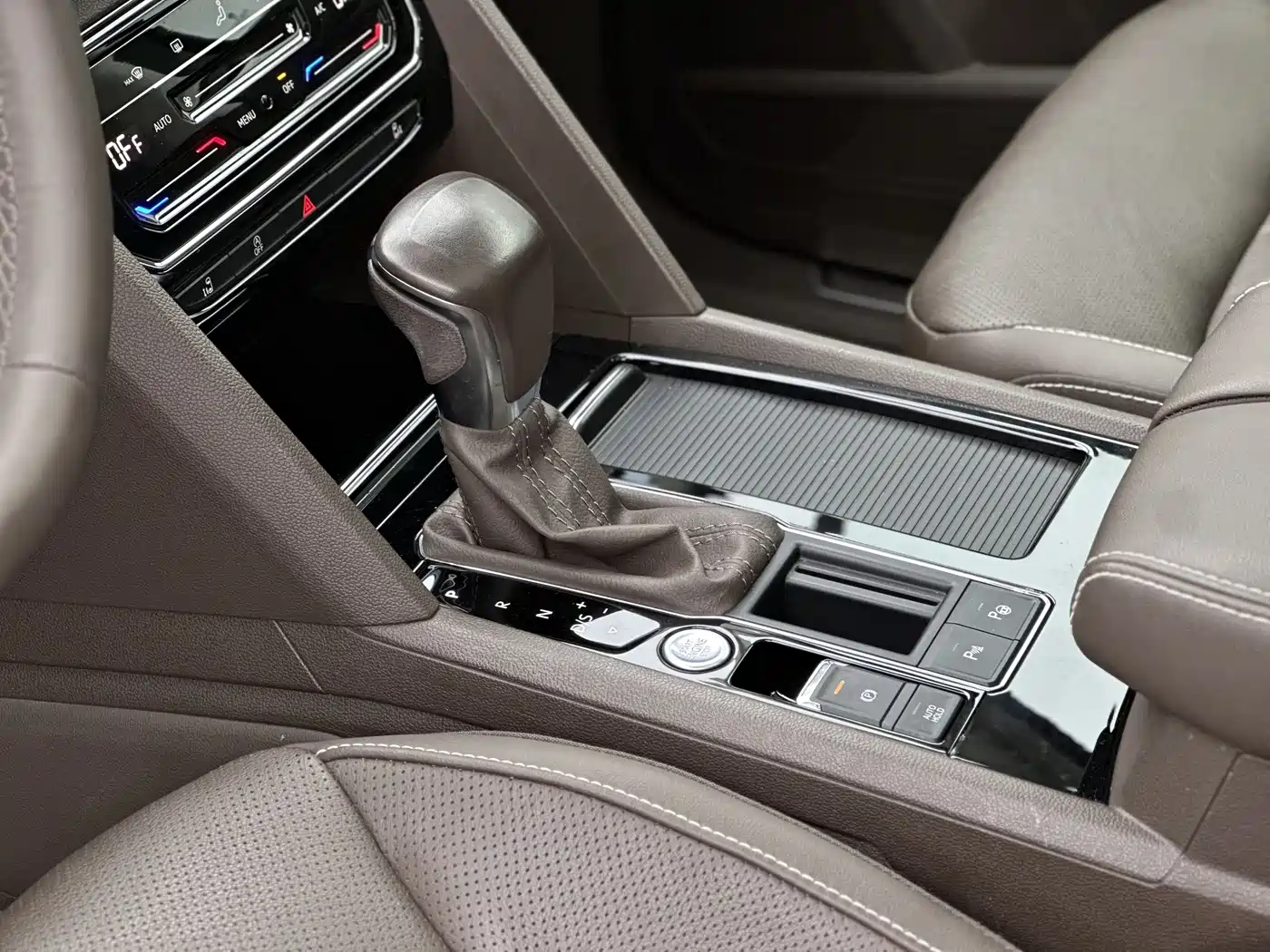Volkswagen Viloran 2020 330TSI Luxury Edition фото 11