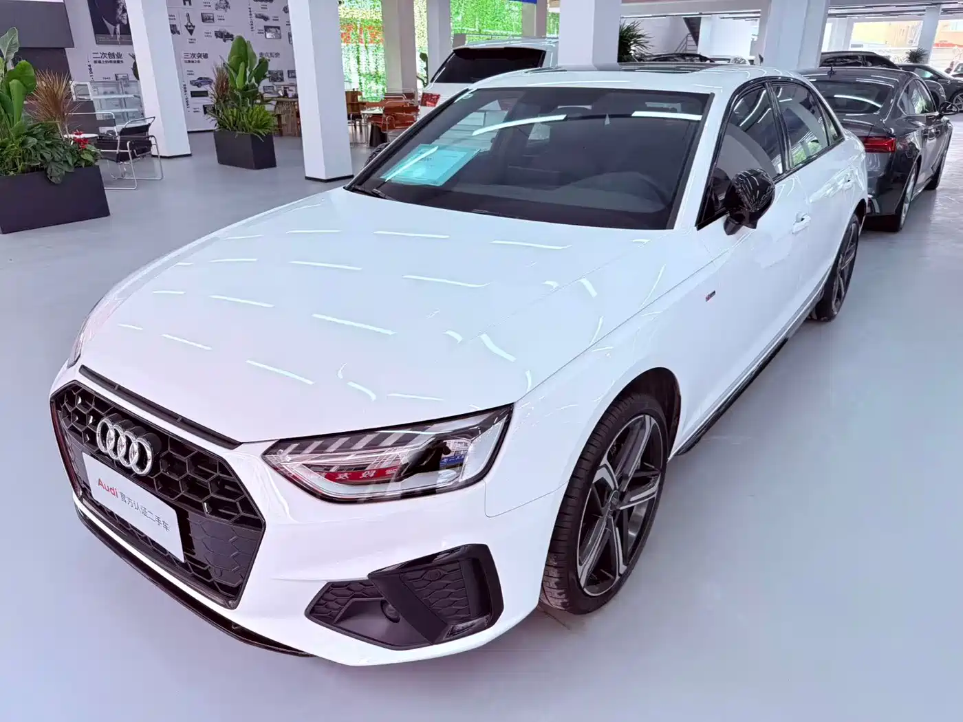 Audi A4L 2025 2 Million Celebration Edition 40 TFSI Luxury Dynamic фото 2