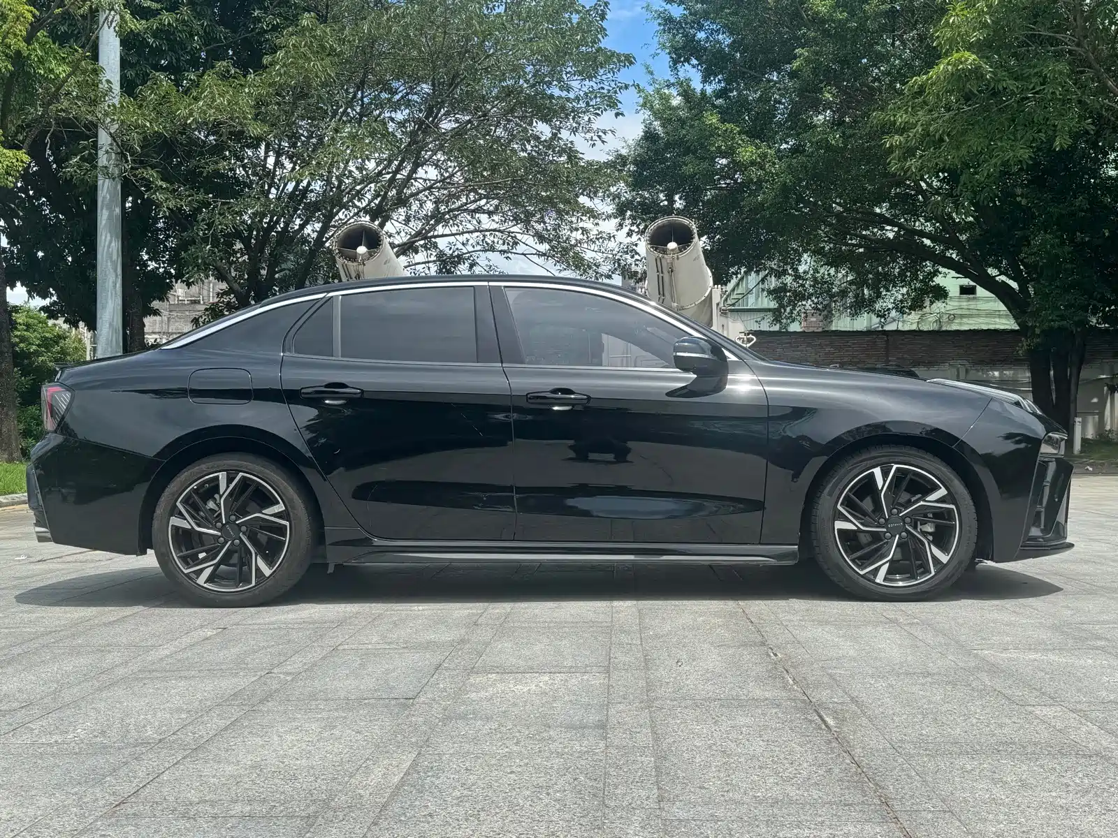 Фото 23 - Lynk & Co 03