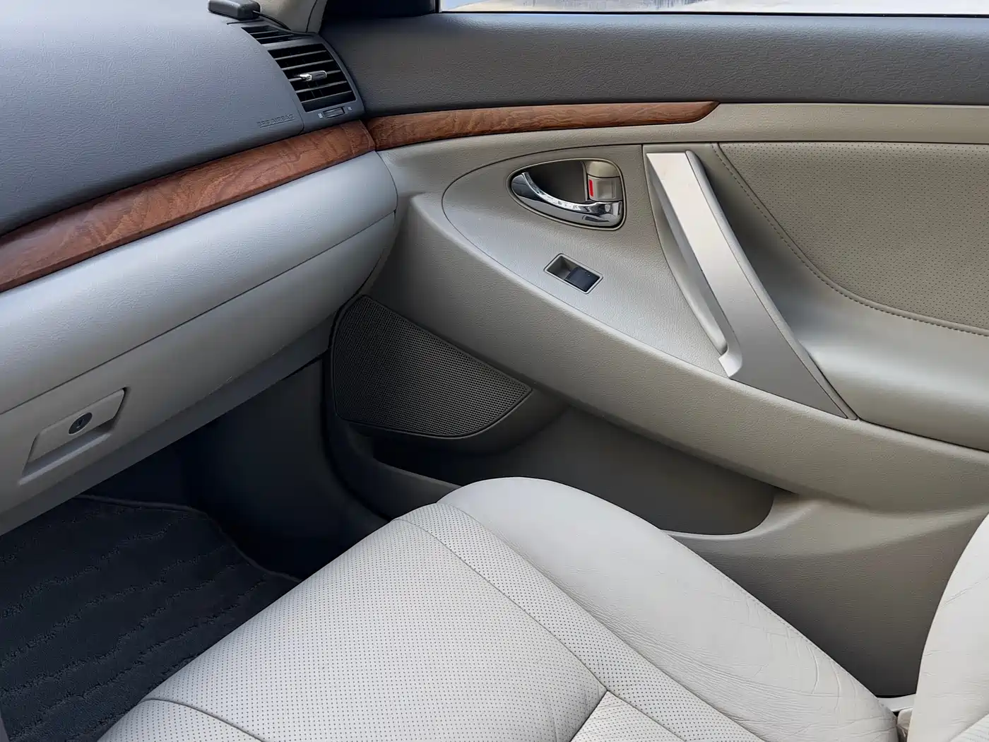 Фото 10 - Toyota Camry