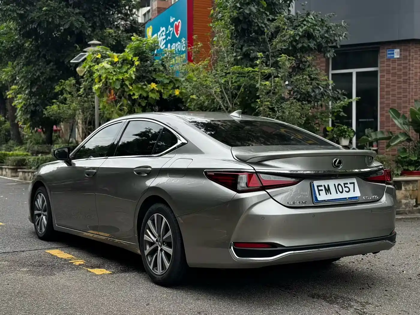 Фото 7 - Lexus ES