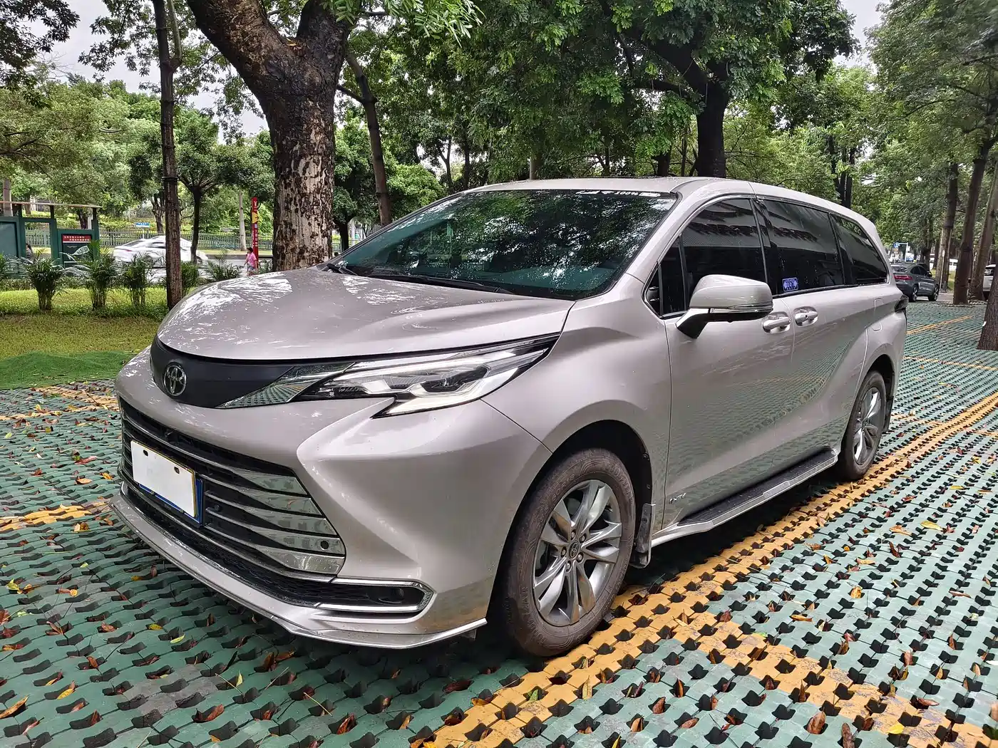 Toyota Sienna 2024 2.5L Hybrid Comfort Edition