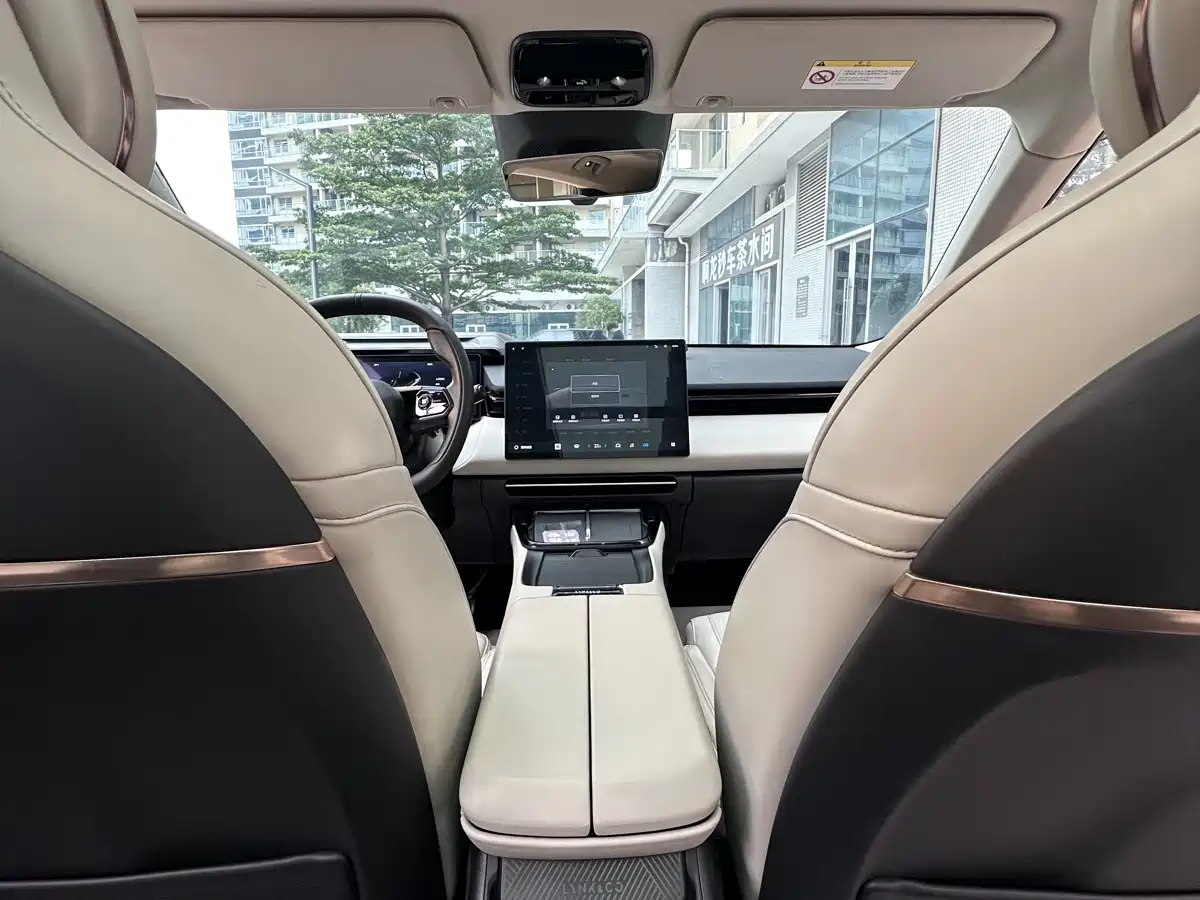 Lynk & Co 08 EM-P 2023 220km 4WD Performance Halo фото 25