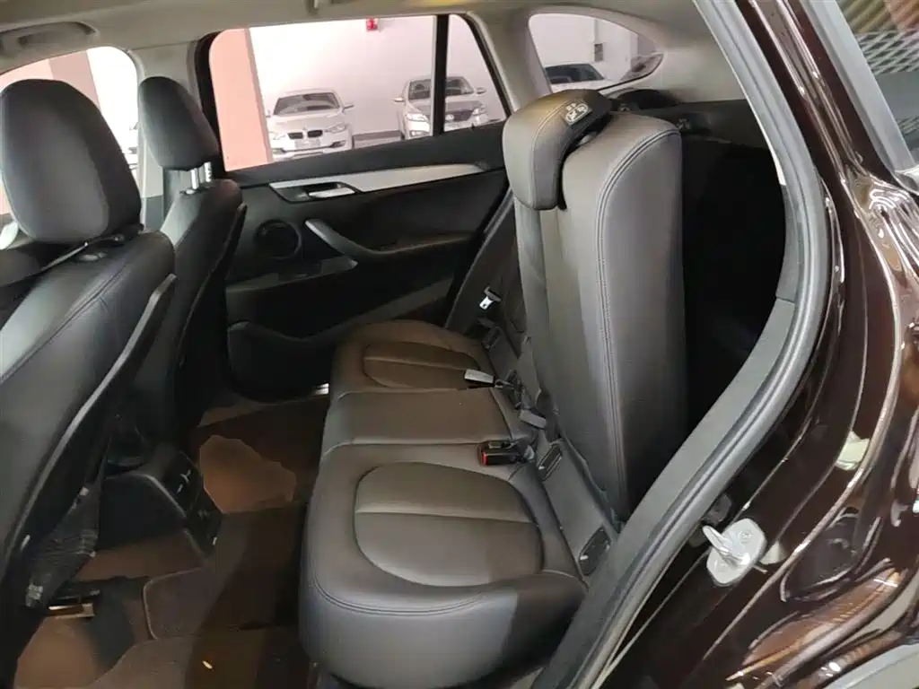 BMW X1 2016 sDrive18Li Premium Model фото 17