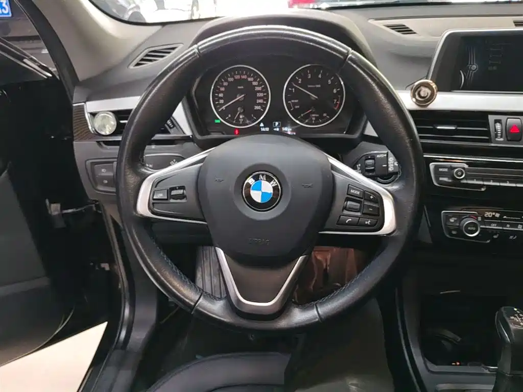 BMW X1 2016 sDrive18Li Premium Model фото 11