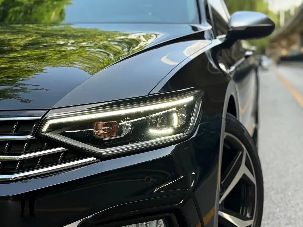 Volkswagen Magotan 2023 Model 2 Million Commemorative Edition 330TSI DSG Luxury фото 15