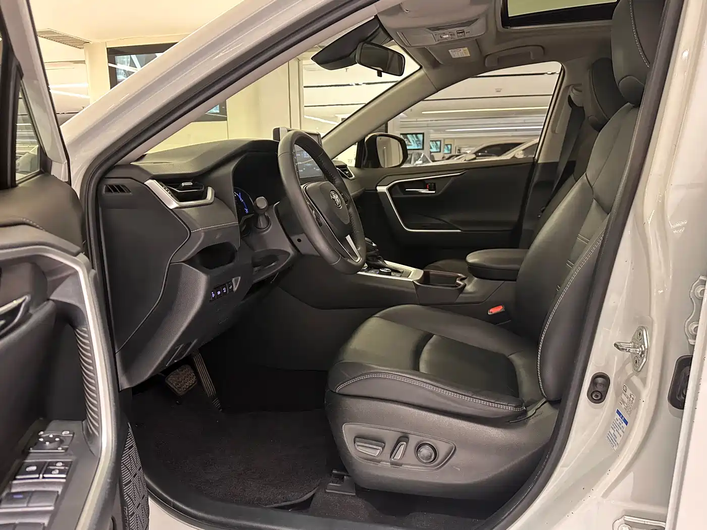 Toyota RAV4 Rongfang 2021 Hybrid 2.5L E-CVT AWD Elite PLUS Edition фото 8
