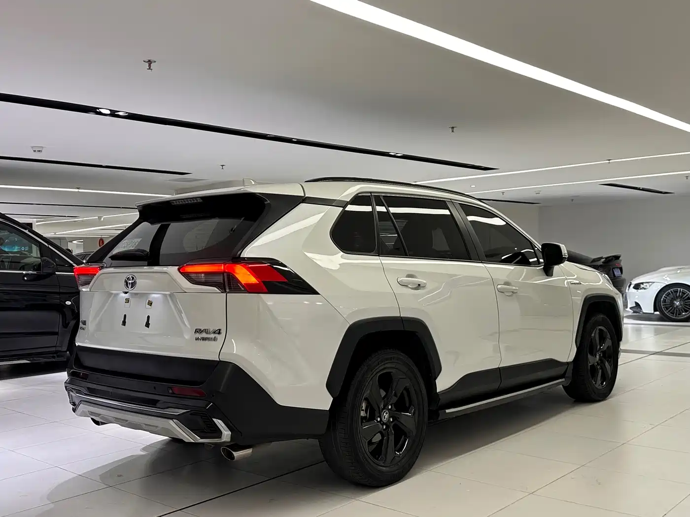 Toyota RAV4 Rongfang 2021 Hybrid 2.5L E-CVT AWD Elite PLUS Edition фото 6