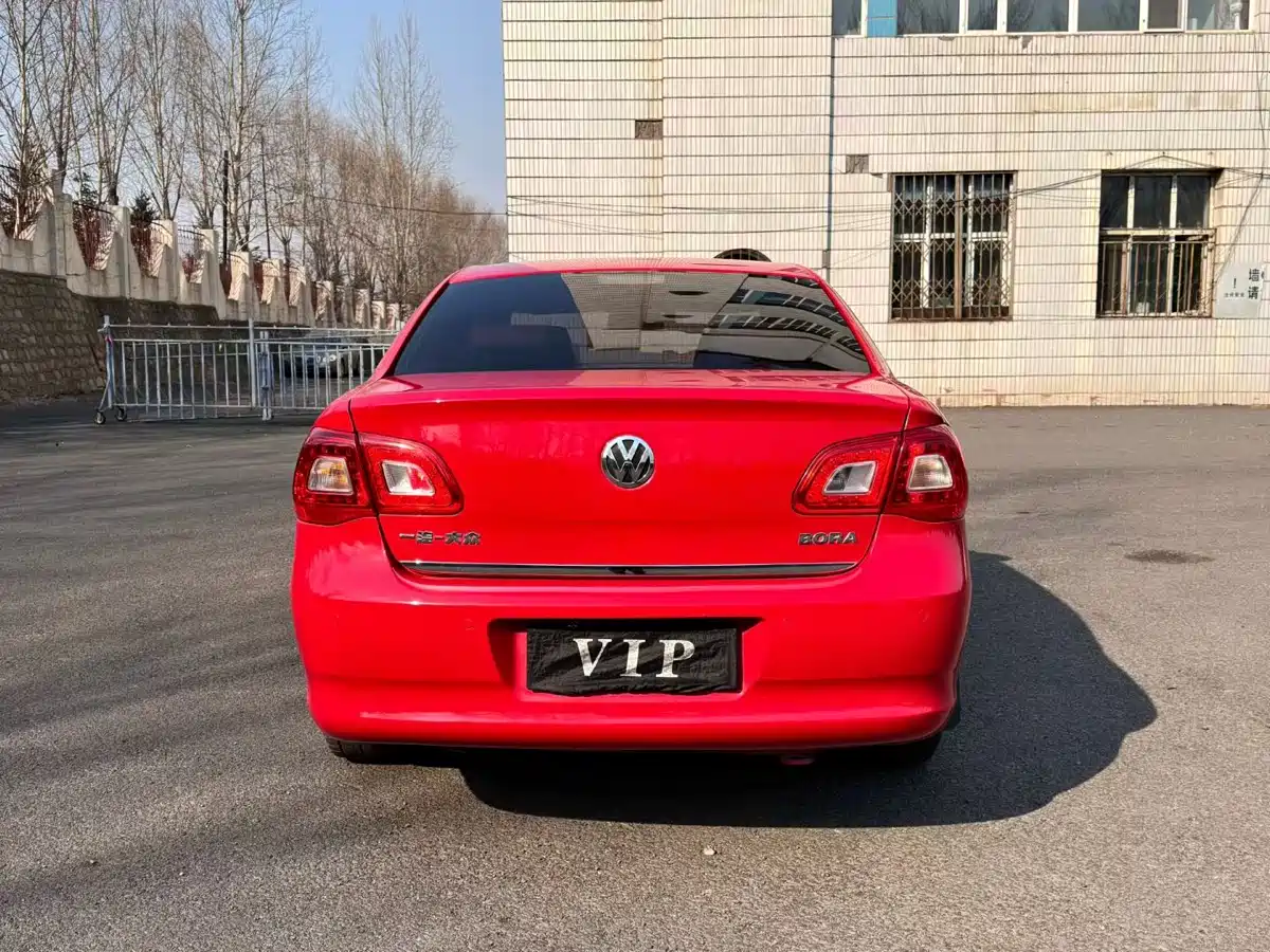 Volkswagen Bora 2012 1.6L Automatic Comfort Value Edition фото 8