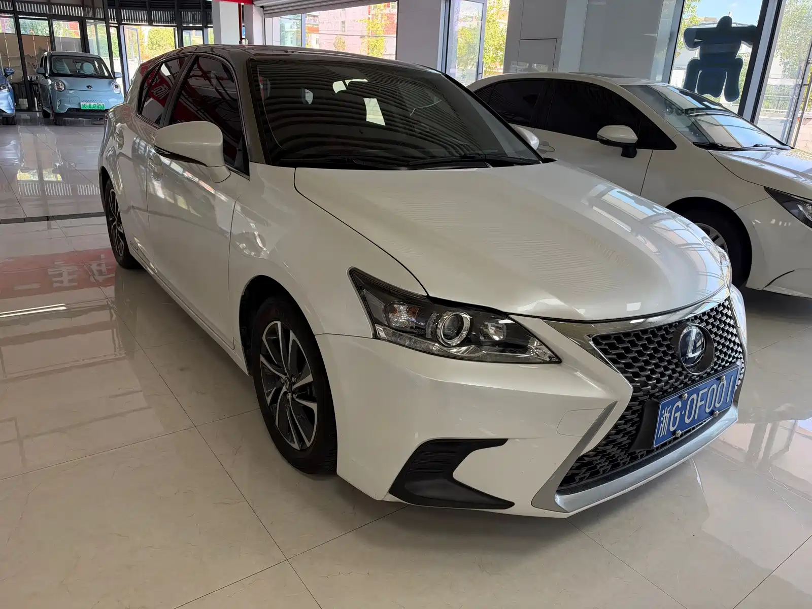 Фото 3 - Lexus CT