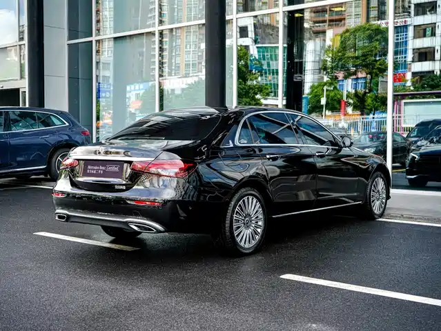 Mercedes-Benz E-Class 2022 Facelift III E 300 L Luxury — фото 4