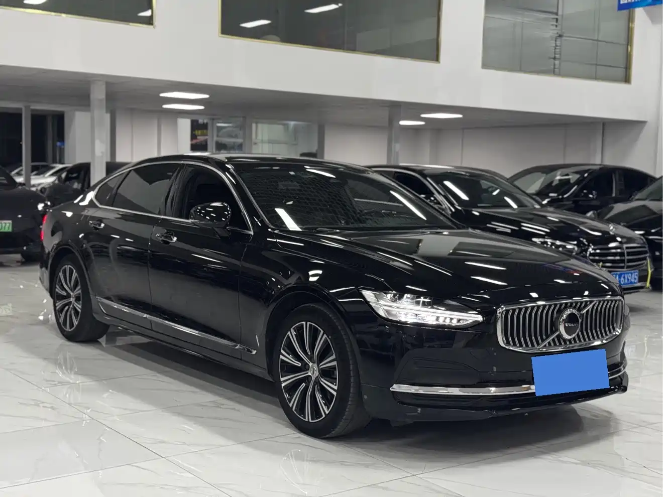 Photo 3 - Volvo S90