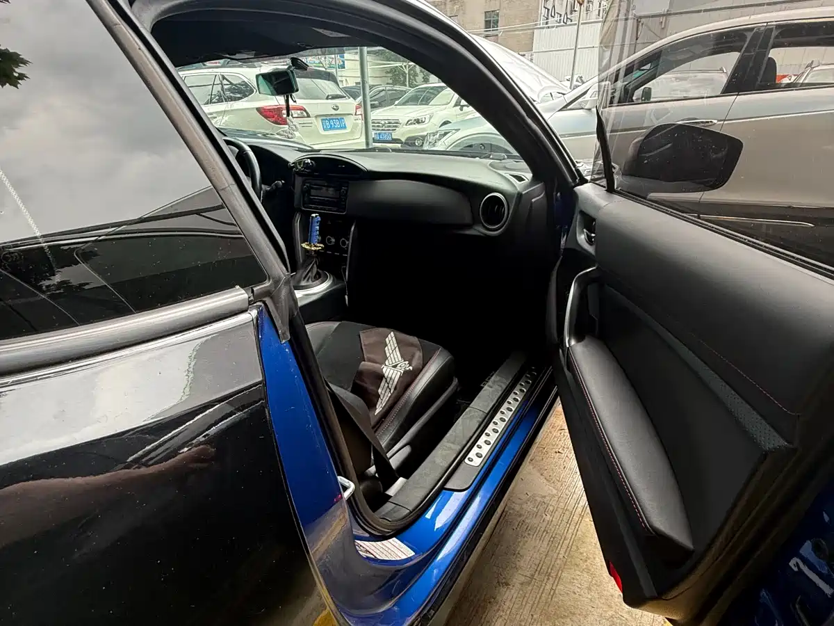 Subaru BRZ 2017 2.0i Automatic type-S Edition фото 6