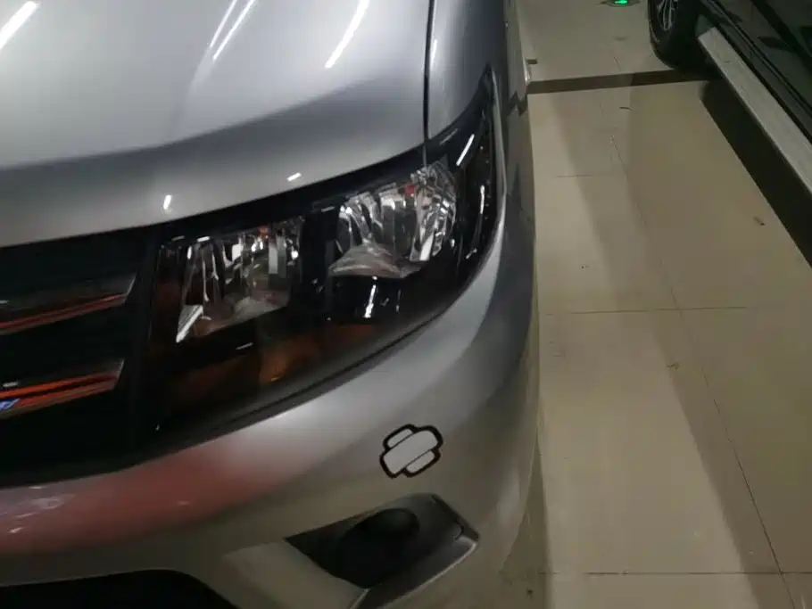 JAC Refine M3 2018 2015 Maker Edition 1.6L Luxury