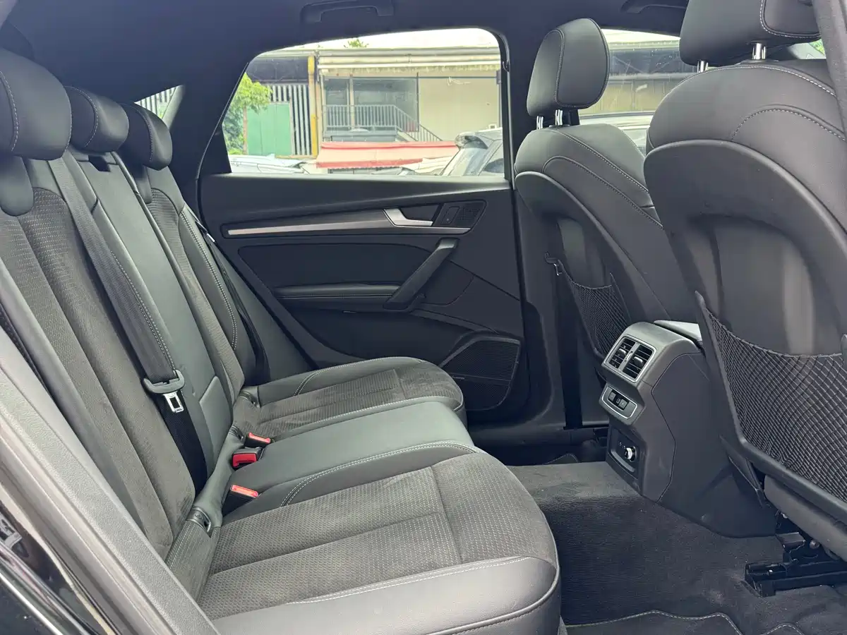 AUDI Q5L SPORTBACK