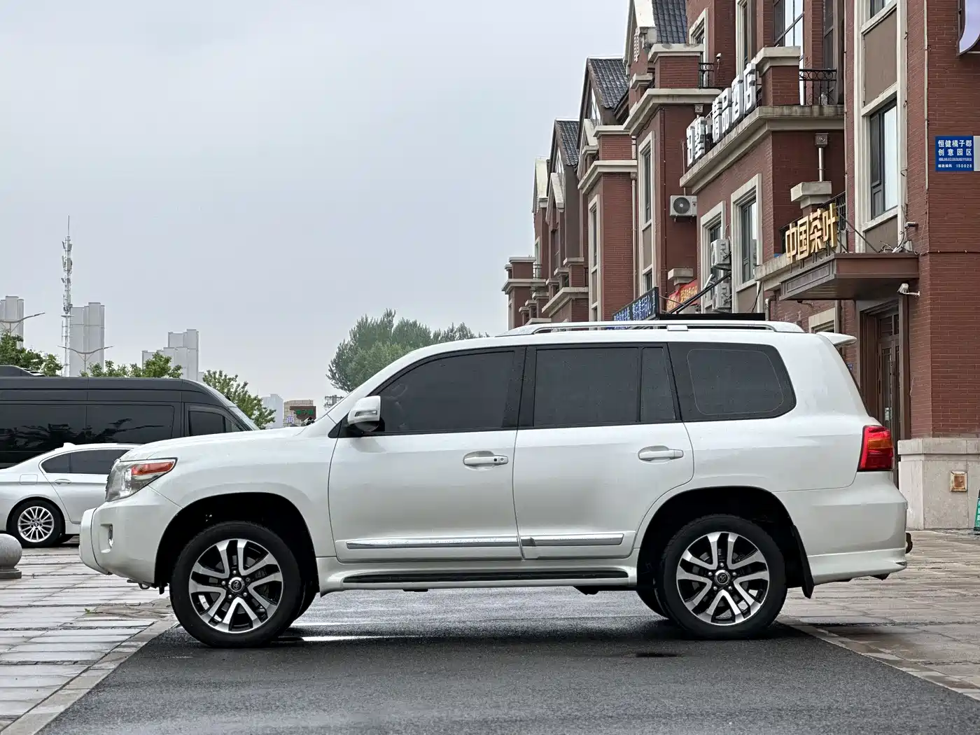 Toyota Land Cruiser (Import) 2015 4.0L V6 Middle East Low Configuration Edition фото 7