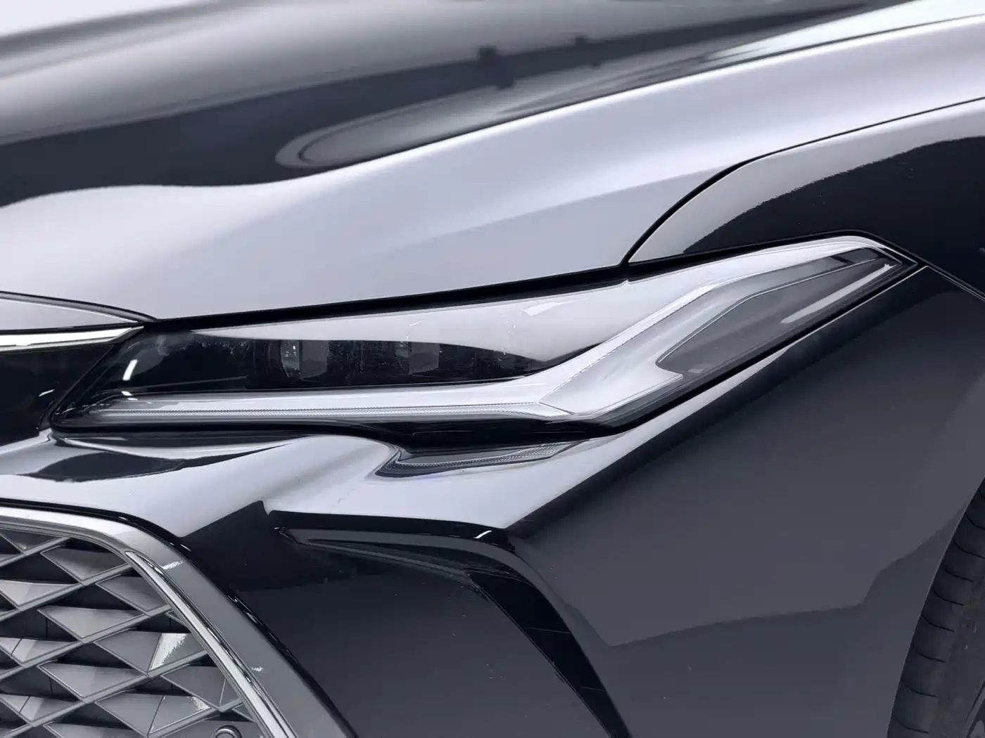 Toyota Avalon 2024 Model Hybrid 2.5L XLE Prestige Edition фото 17