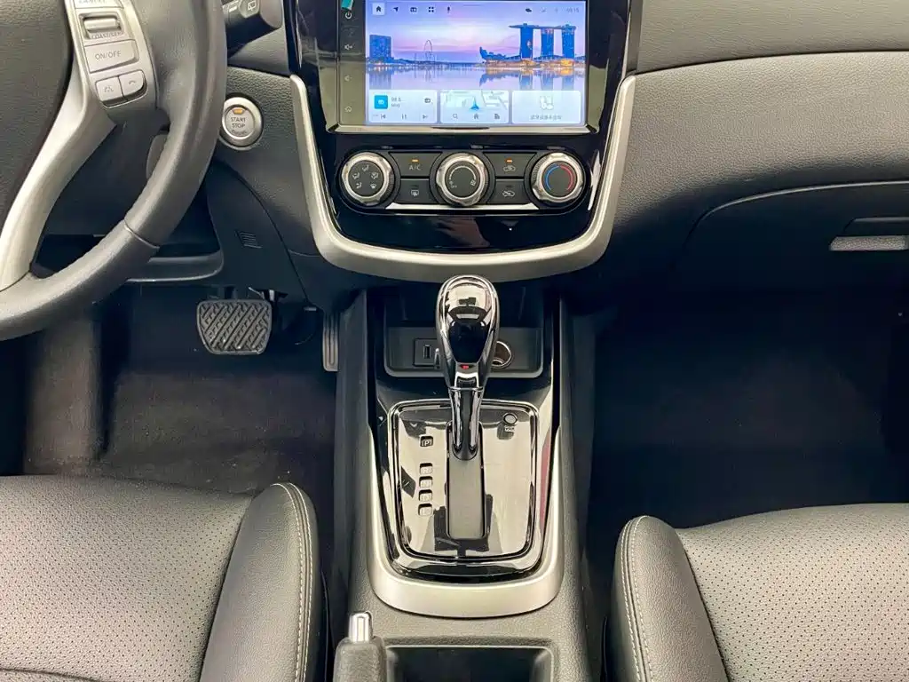 Photo 9 - Nissan Tiida