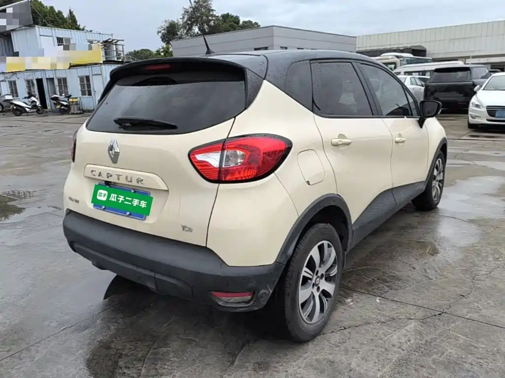 Renault Captur 2016 2015 Model 1.2T Automatic Standard Edition