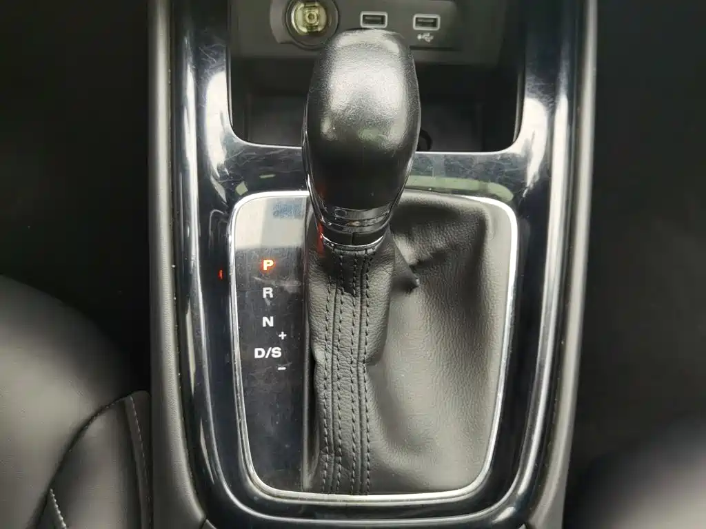 Roewe i5 2019 2019 20T Automatic 4G Connected Luxury Flagship Edition
