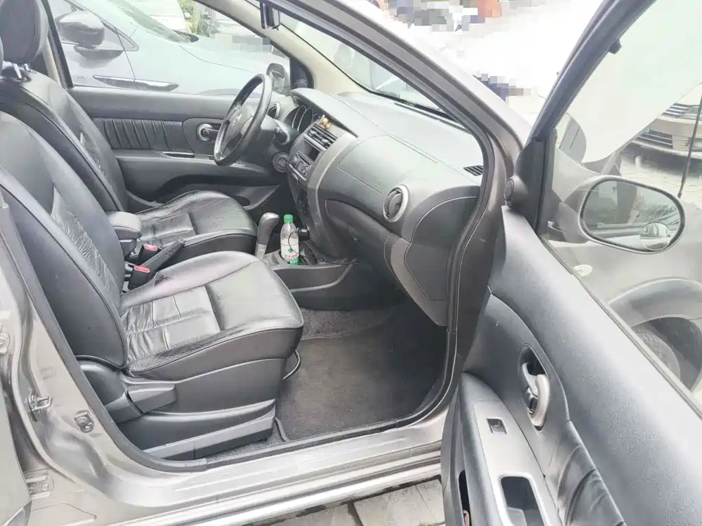 Photo 13 - Nissan Livina