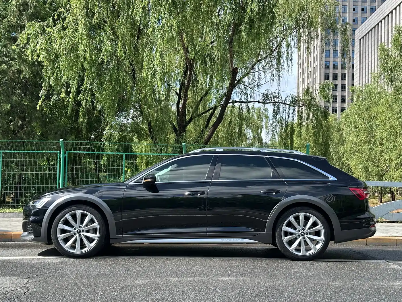 Audi A6 (Import) 2021 allroad quattro Explorer 55 TFSI Premium Off-road фото 16