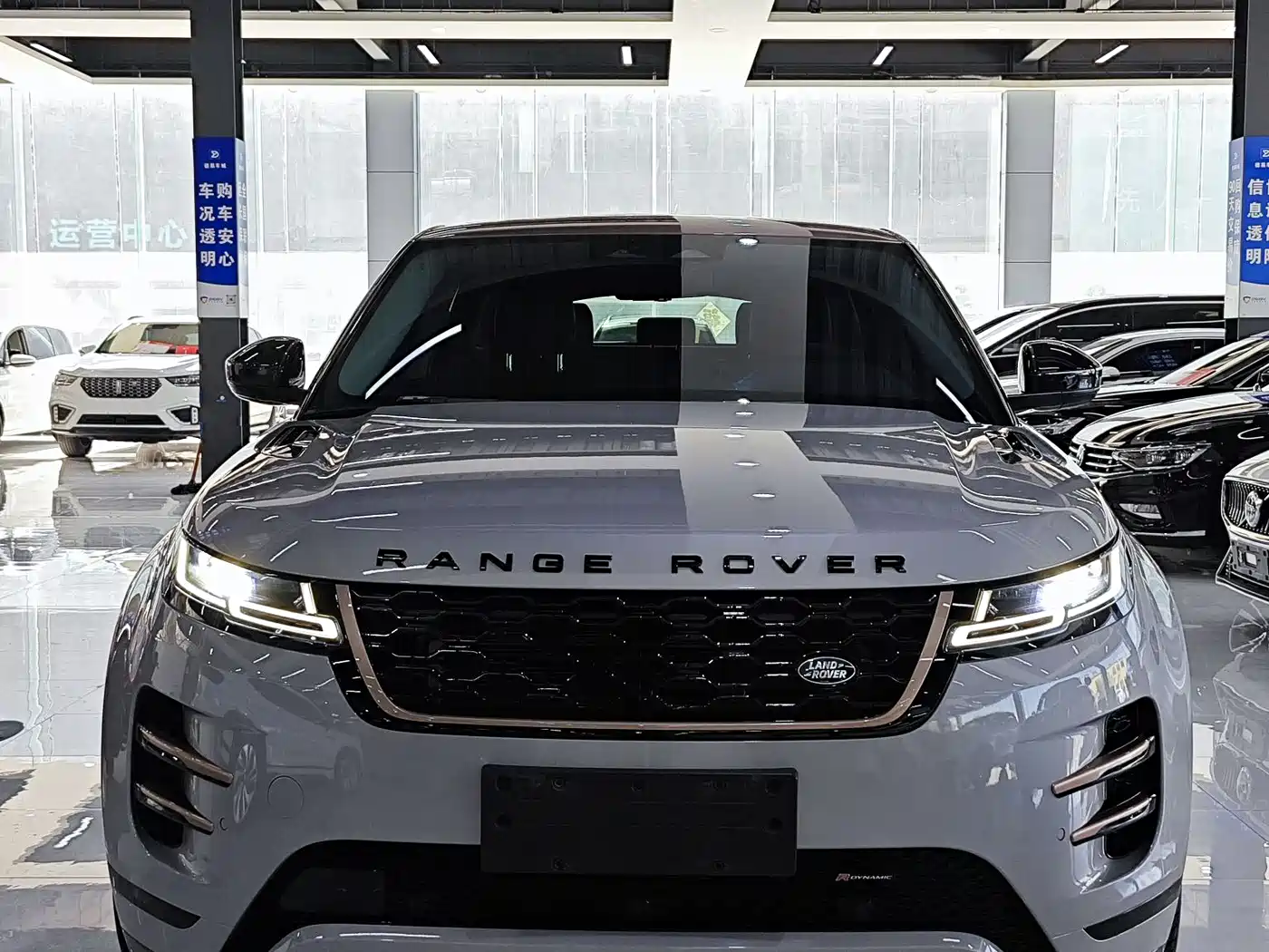Land Rover Range Rover Evoque 2023 Range Rover Evoque L 249PS Corinthian Bronze Special Edition фото 3