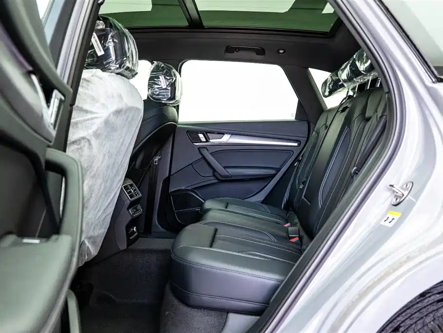 Audi Q5L 2025 Model Year Facelift 45th Anniversary Edition 45 TFSI Luxury Dynamic фото 12
