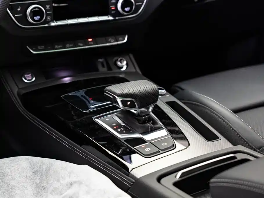 Audi Q5L 2025 Model Year Facelift 45th Anniversary Edition 45 TFSI Luxury Dynamic фото 14