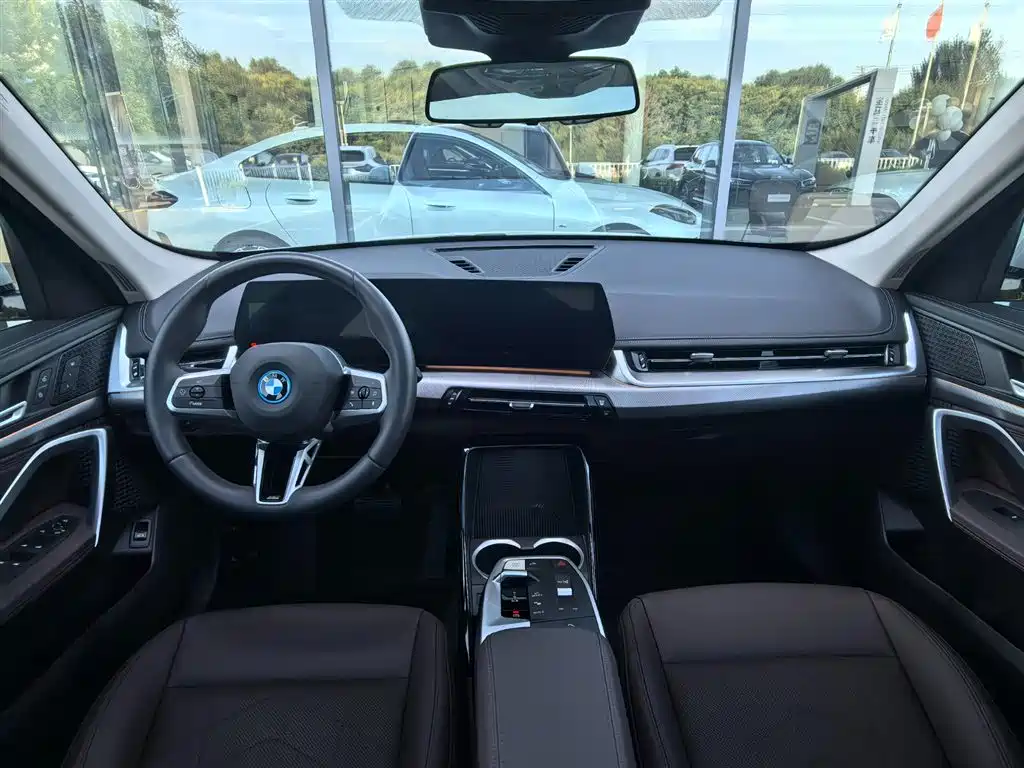 BMW iX1 2025 2025 eDrive25L M Sport Package