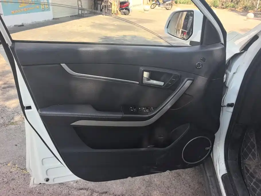 Landwind X5 2016 2016 Plus 1.5T CVT Innovation Edition