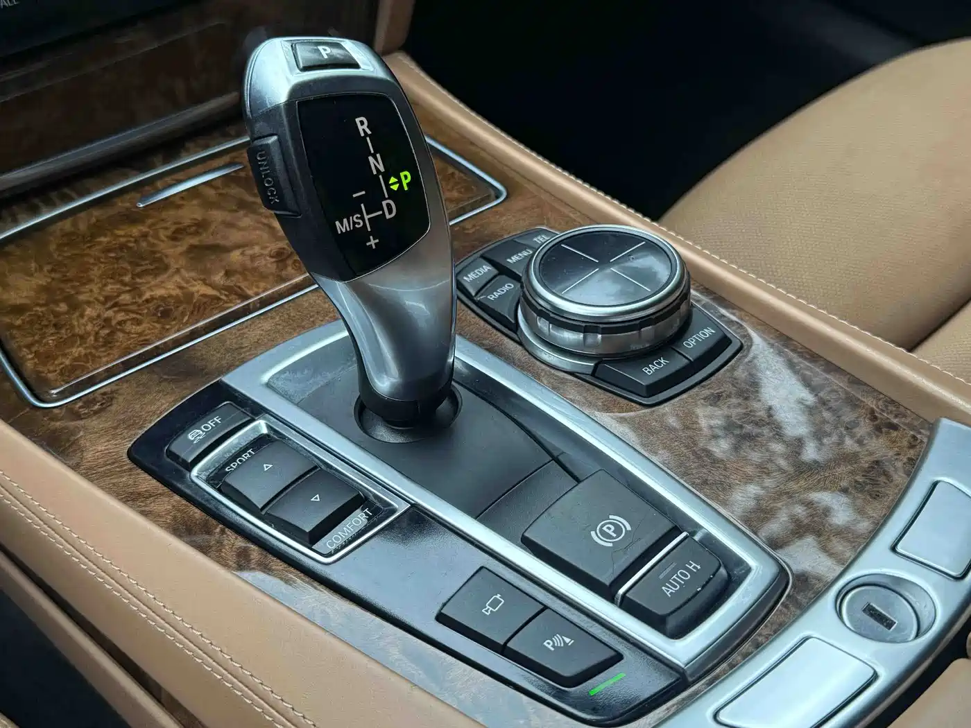 BMW 7 Series 2013 Model 740Li Luxury фото 7