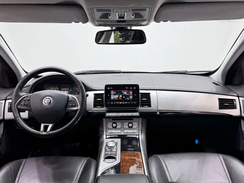 Фото 14 - Jaguar XF