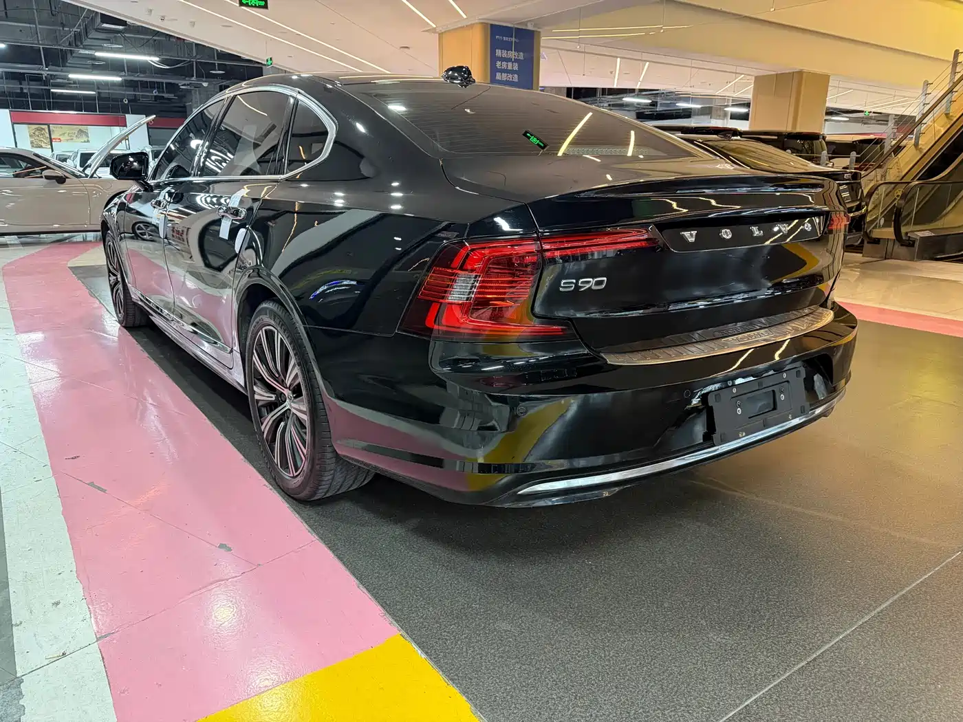 VOLVO S90