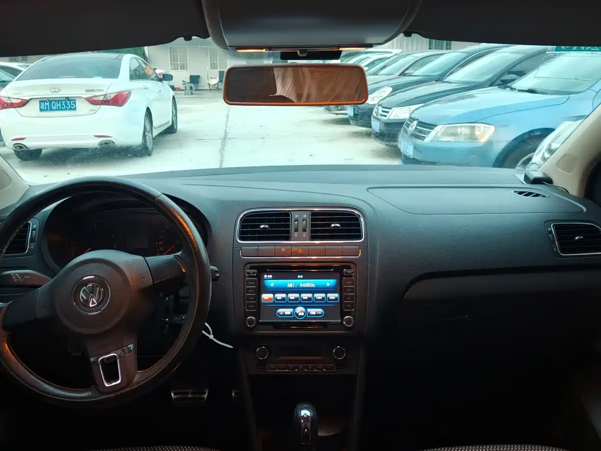 Volkswagen Polo 2013 2012 1.6L Cross Polo AT