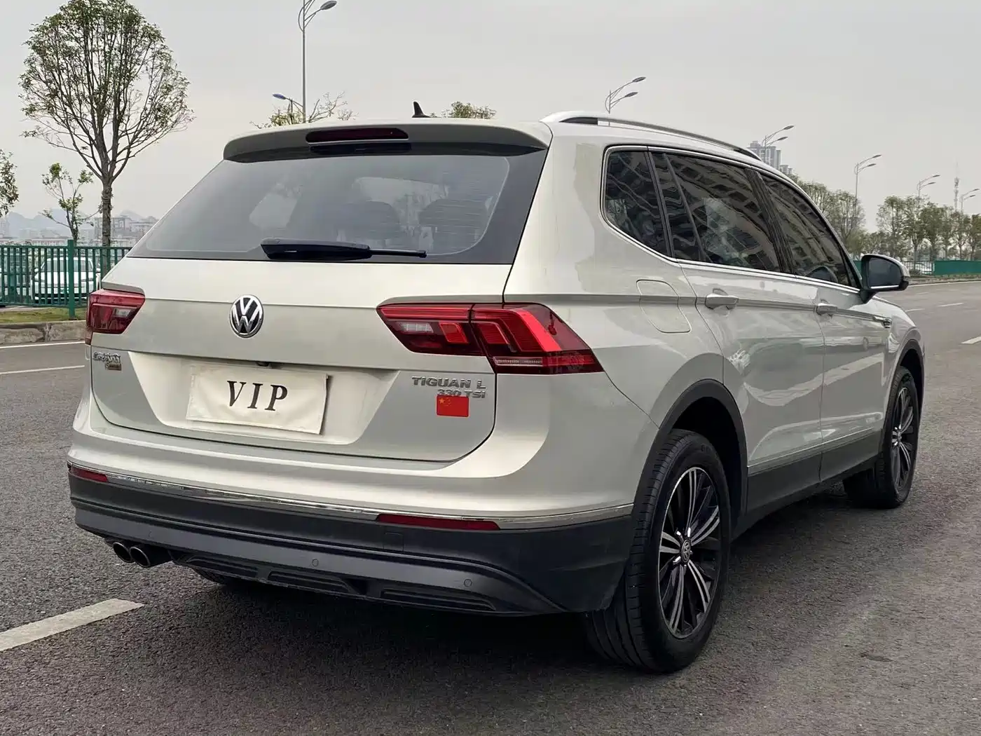 Volkswagen Tiguan L 2019 330TSI Automatic 2WD Panorama Comfort Edition China VI фото 3