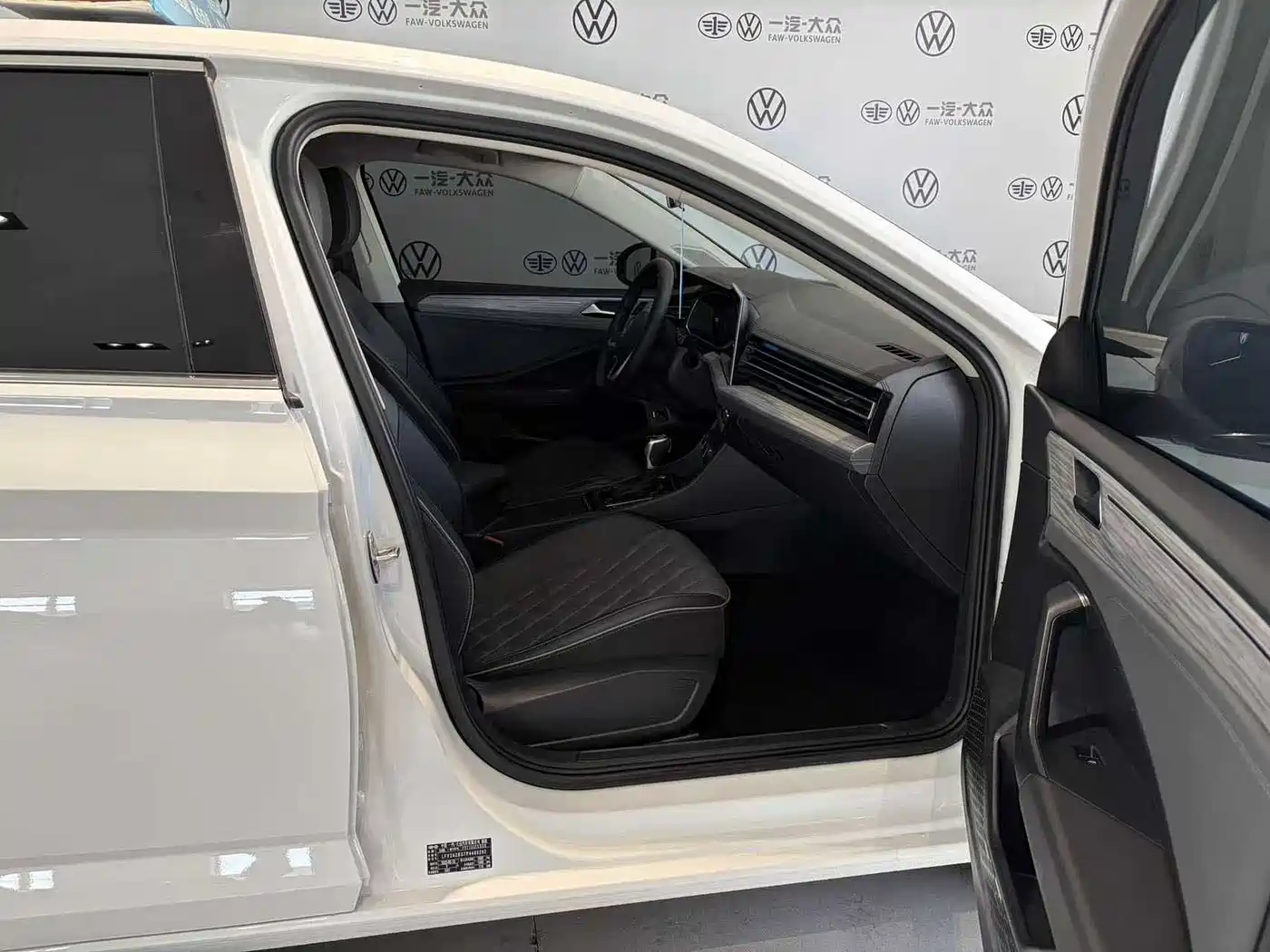 Volkswagen Sagitar 2023 300TSI DSG Surpassing Edition фото 8