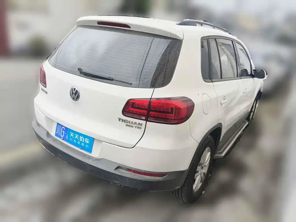 Photo 2 - Volkswagen Tiguan