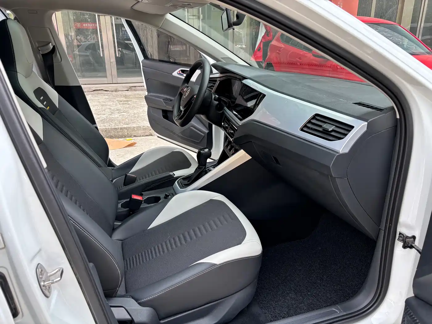 Volkswagen Polo 2021 Plus 1.5L Automatic Colorful Tech Edition фото 12