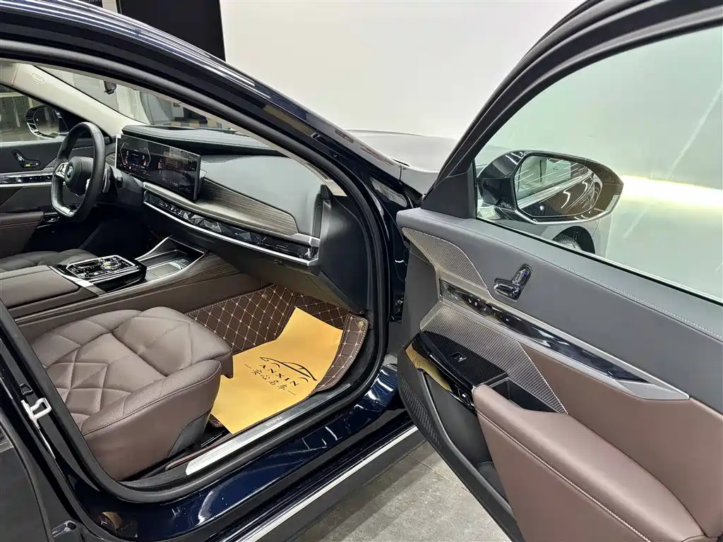 BMW 7-SERIES