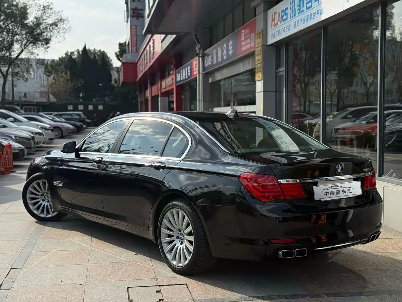 BMW 7 Series 2010 760Li фото 4
