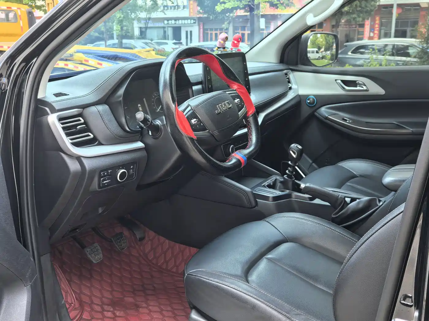 Jiangling Yuhu 7 2022 2022 2.0T Manual Diesel 4WD Comfort Long Wheelbase