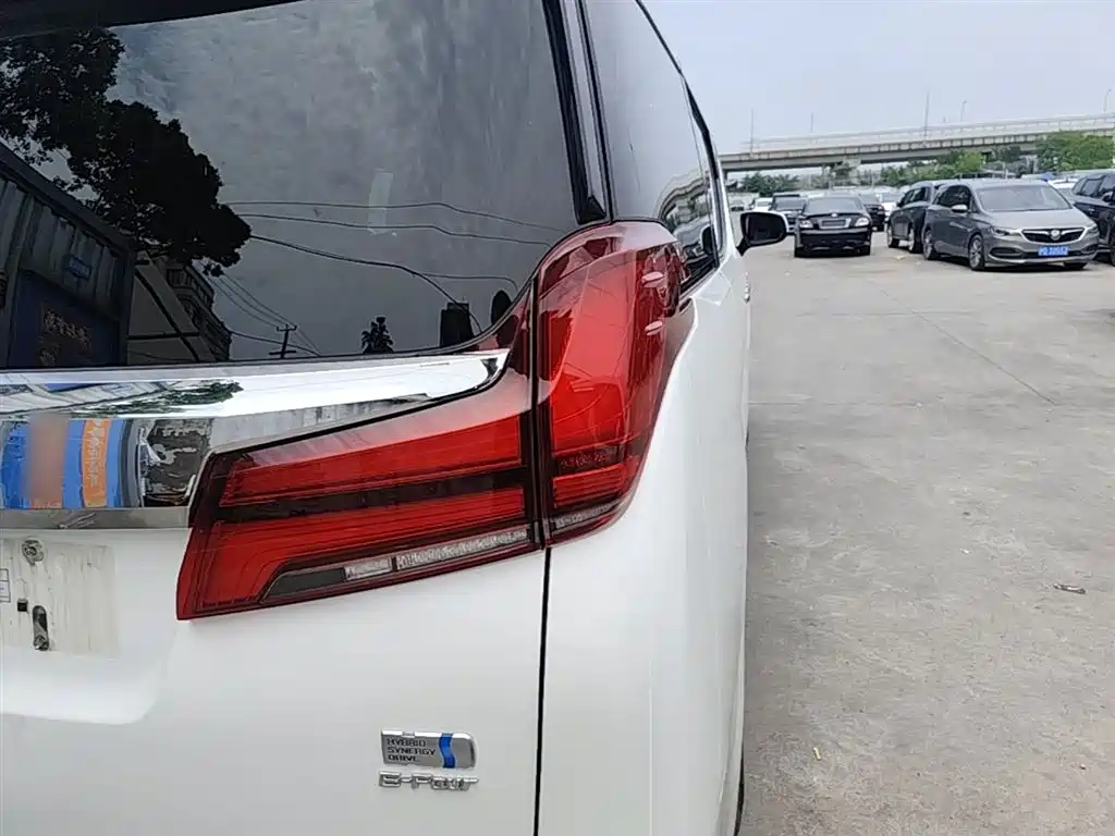 Toyota Alphard 2020 Hybrid 2.5L Premium Edition фото 24