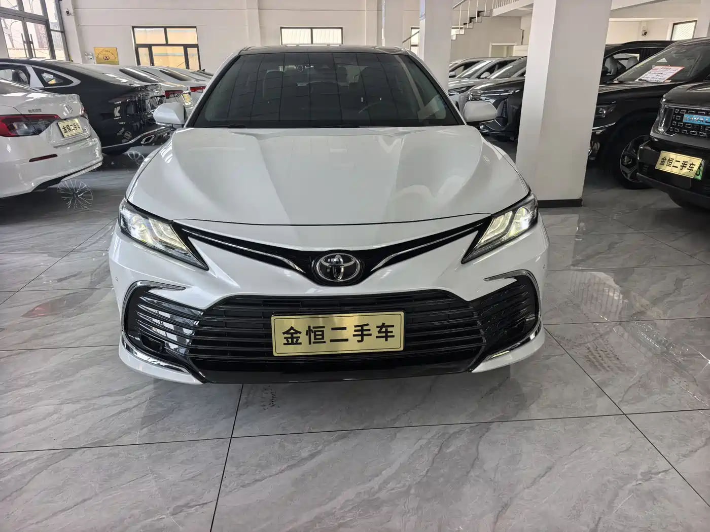 Toyota Camry 2023 2.5G Luxury Edition фото 2