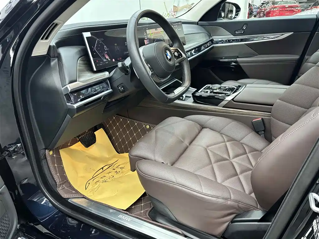 BMW 7-SERIES